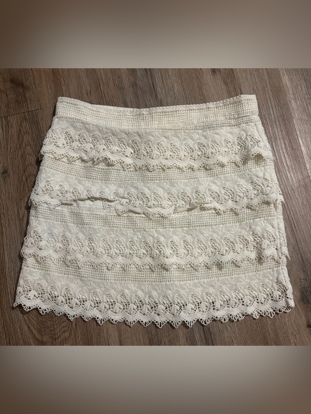 American Eagle Outfitters - Cream Lace Tiered Mini Skirt - Size 6